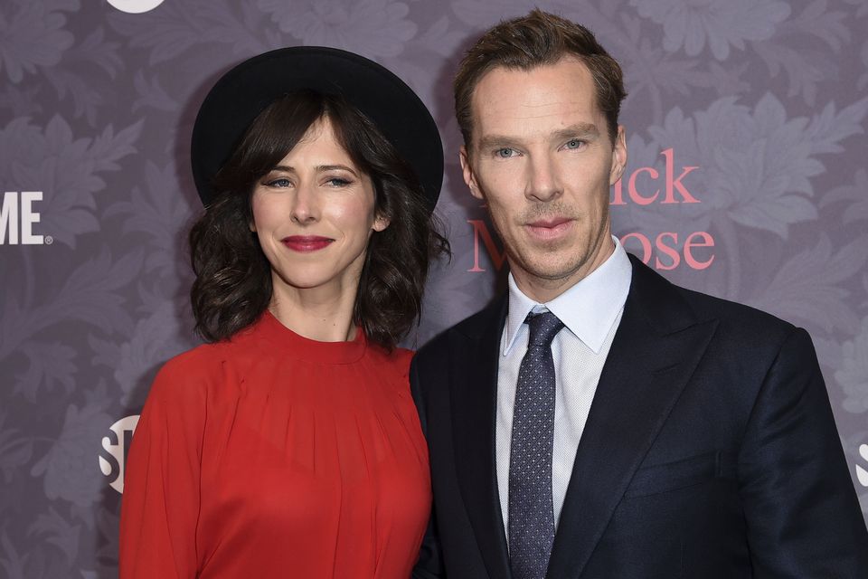 Jennifer Jason Leigh e Hugo Weaving serão pais de Benedict Cumberbatch em  'Melrose