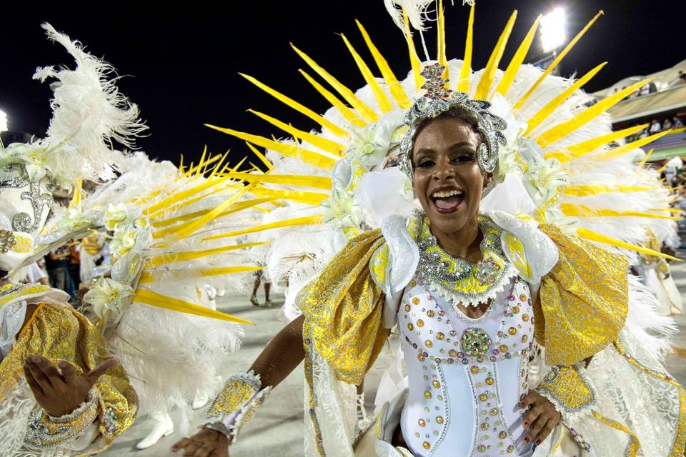Rio carnival's 'fantasy world' of costumes - BBC News