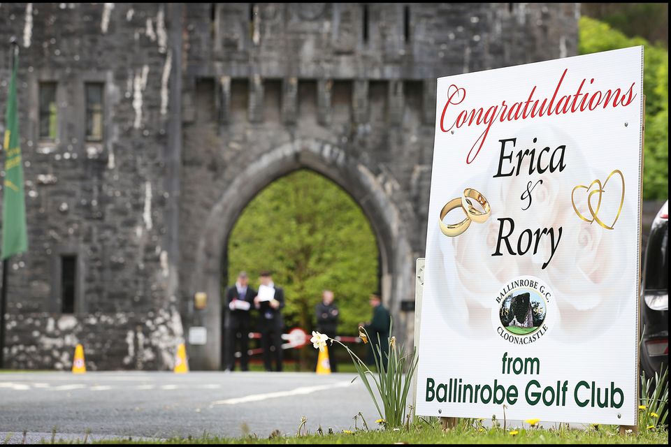 A newly erected sign from Ballinrobe Golf Club at the gates of Ashford Castle in Cong, Co Mayo, ahead of the Rory and Erica’s wedding today 
STEVE HUMPHREYS