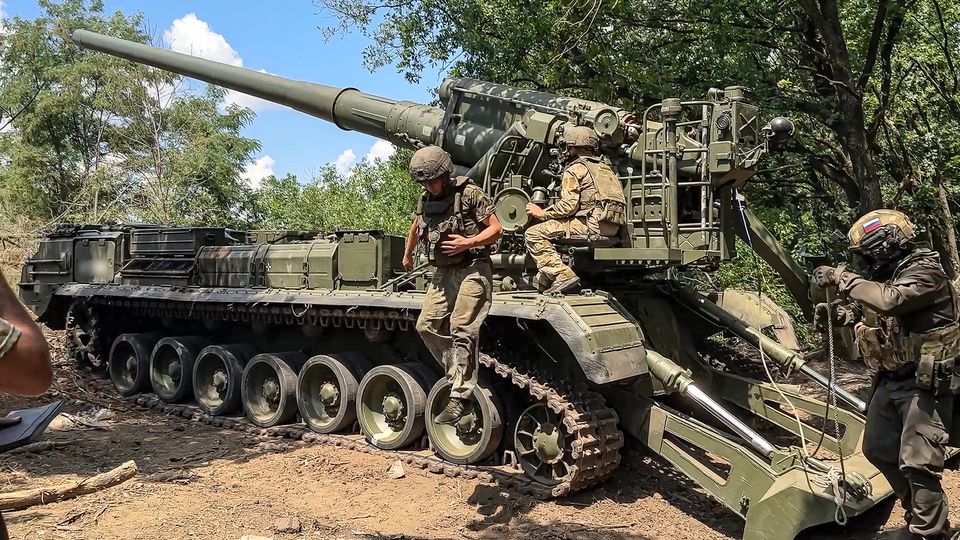 Russian soldiers operate 2S7M Malka self-propelled cannon (Russian Defence Ministry Press Service via AP)