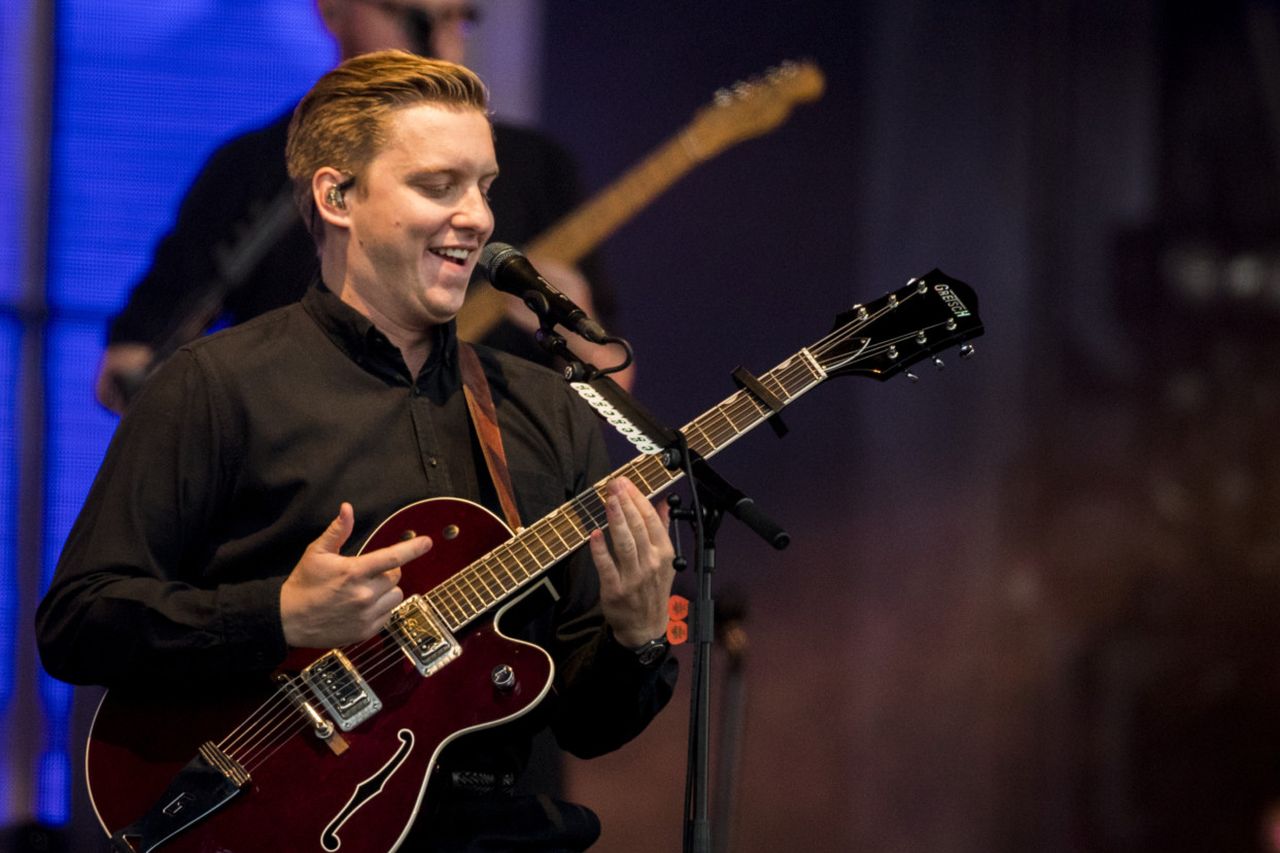 George Ezra fans in Paradise: Revellers smitten by singer at sun ...