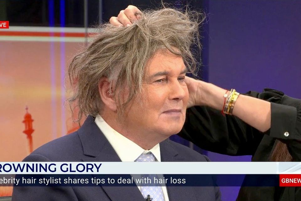 Eamonn Holmes dons a wig to look like Mel Gibson from Braveheart