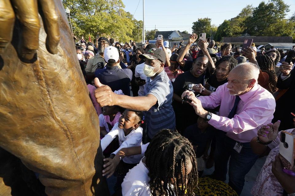 Emmett Till Statue Unveiled In Mississippi Uk