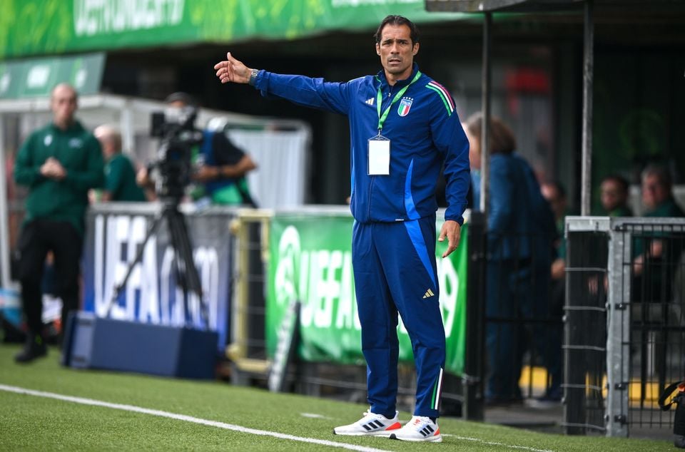 El entrenador italiano Bernardo Corradi durante el Campeonato Europeo Sub-19 de la UEFA 2024 Grupo A entre Italia y Noruega en Seaview 