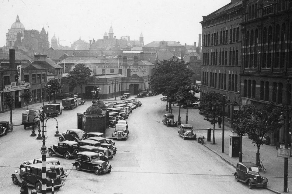 Victoria Square, Belfast, from Victoria Street. Davis & Co. automobile engineers, Cantrell & Cochrane factory.  24/8/1939
BELFAST TELEGRAPH COLLECTION/NMNI