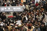 thumbnail: Thousands queue to get on flights at Narita International airport to evacuate Japan (AP)
