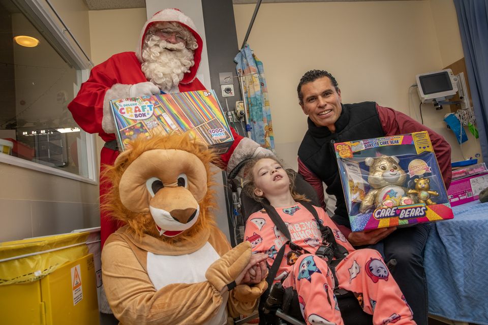 Santa, his lion helper, Sean Og O hAilpin and seven-year-old Ciara Murphy (Colm Lougheed/PA)