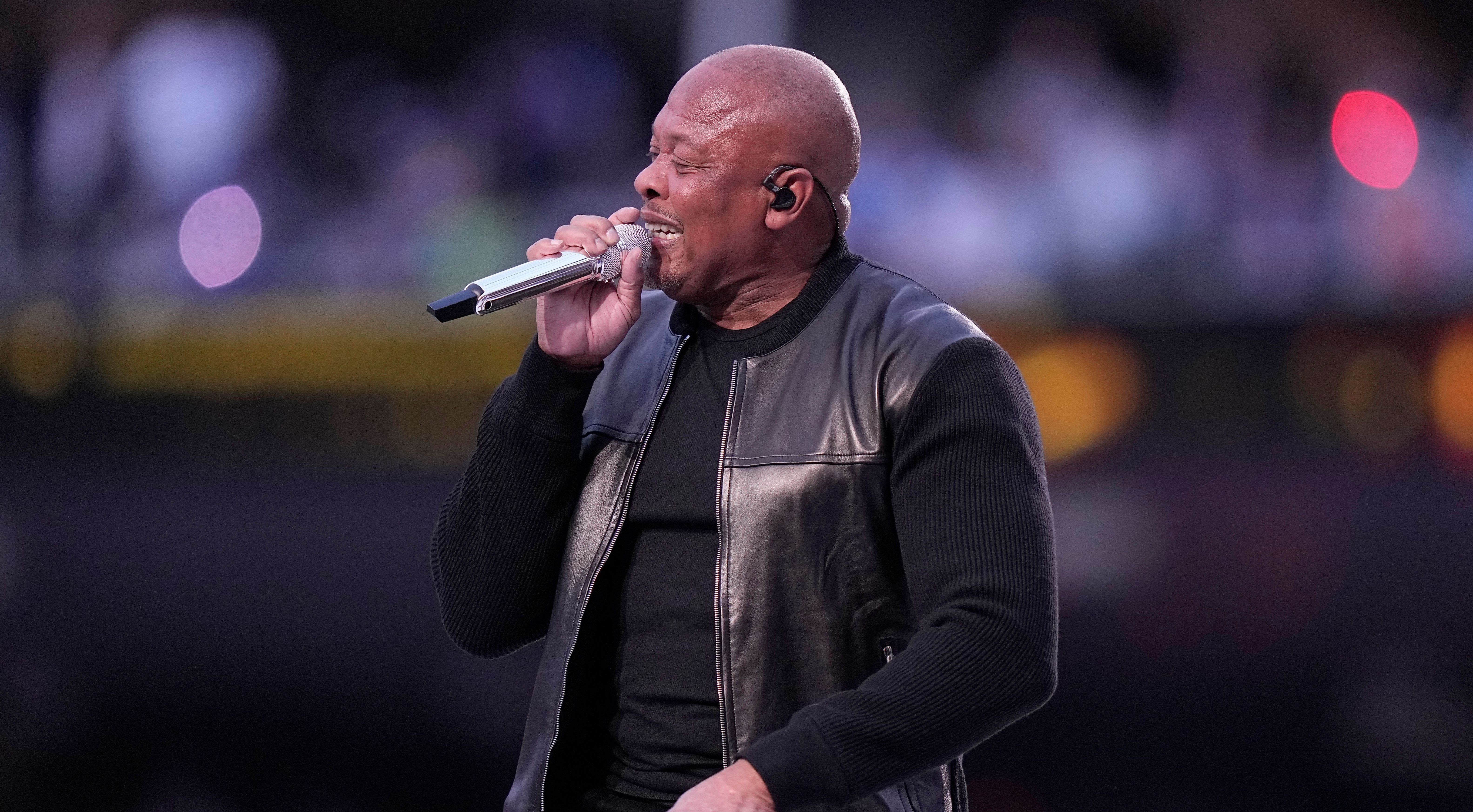 Snoop Dogg, Dr. Dre lead electric Super Bowl halftime show