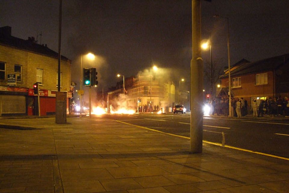 Flag protest at Cluan Place, January 3 2013