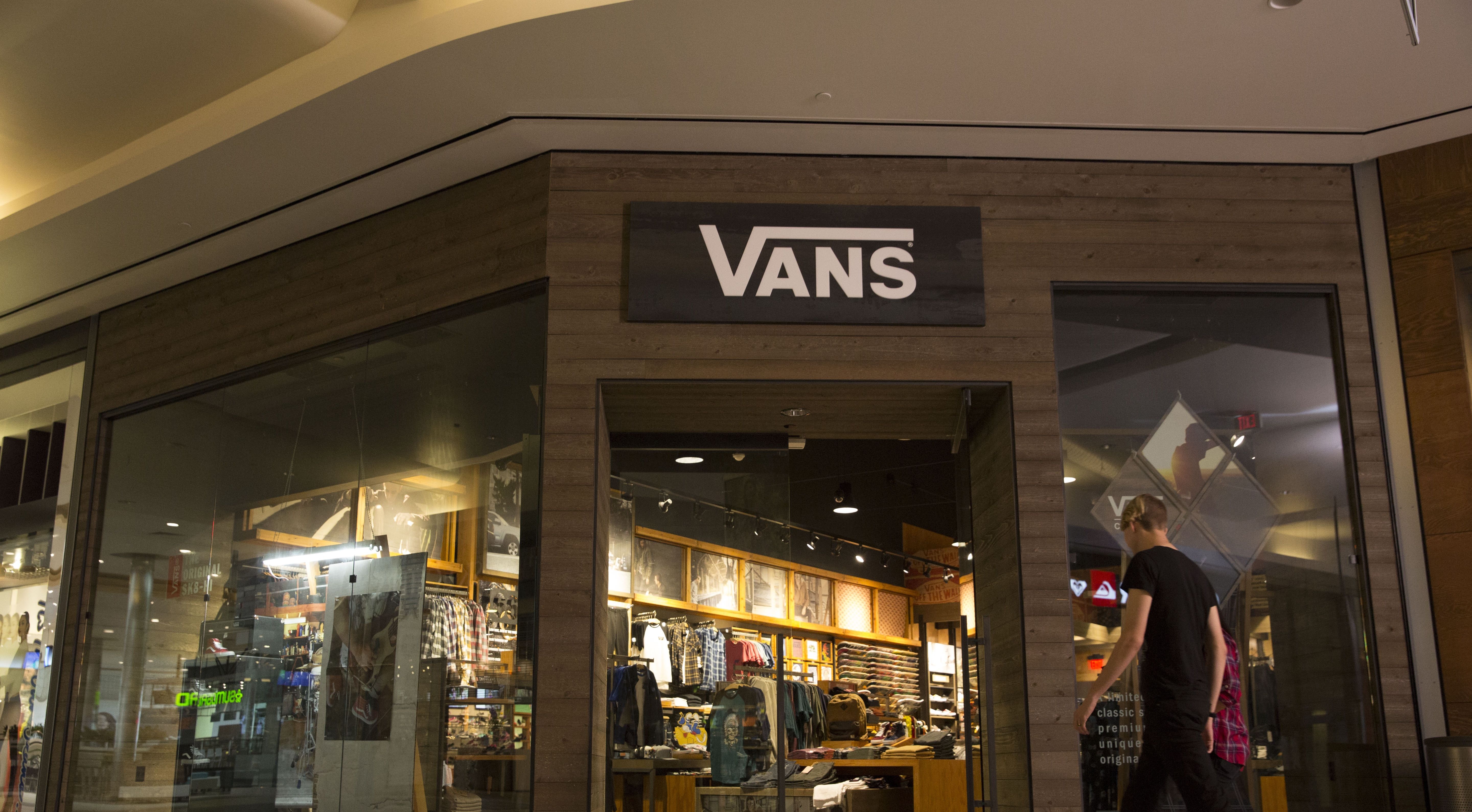 Outlet on sale vans uk