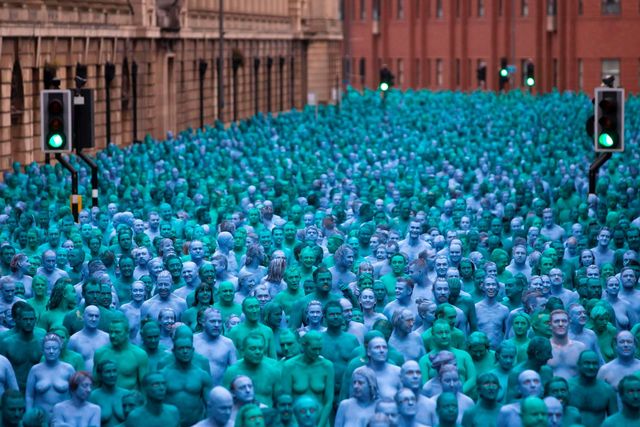 Sea Of Hull By Spencer Tunick Naked Volunteers Dyed Blue For Art Photos Belfasttelegraph Co Uk