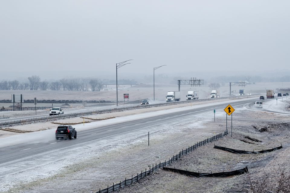 Motorists make their way along Interstate 380 in North Liberty, Iowa (Nick Rohlman/The Gazette via AP)