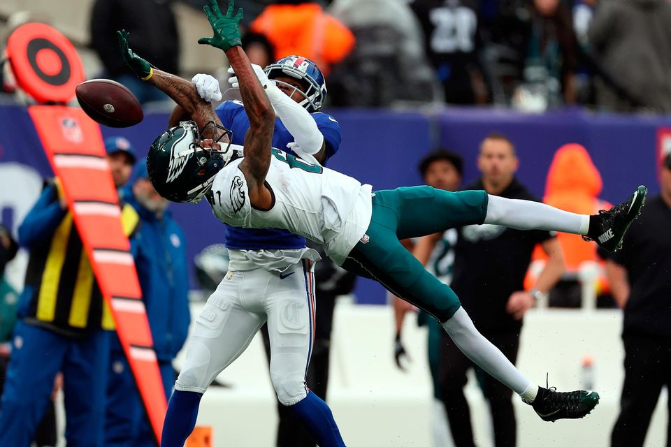 Philadelphia Eagles clinch play-off place with big win over New York Giants