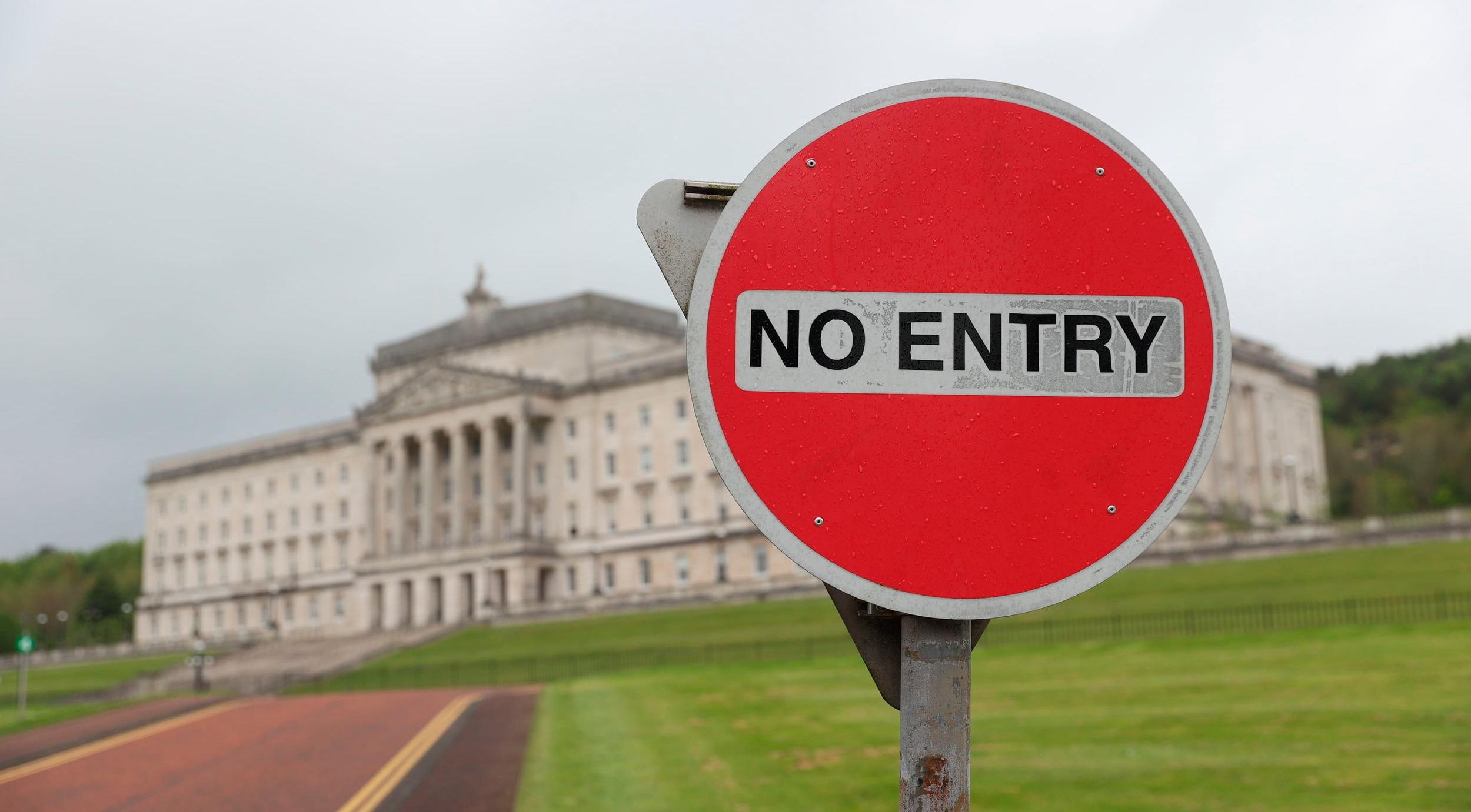 how-much-do-stormont-mlas-and-ministers-get-paid-northern-ireland