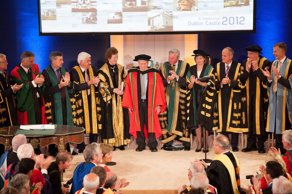 Modern Family's Ed O'Neill returns honorary degree