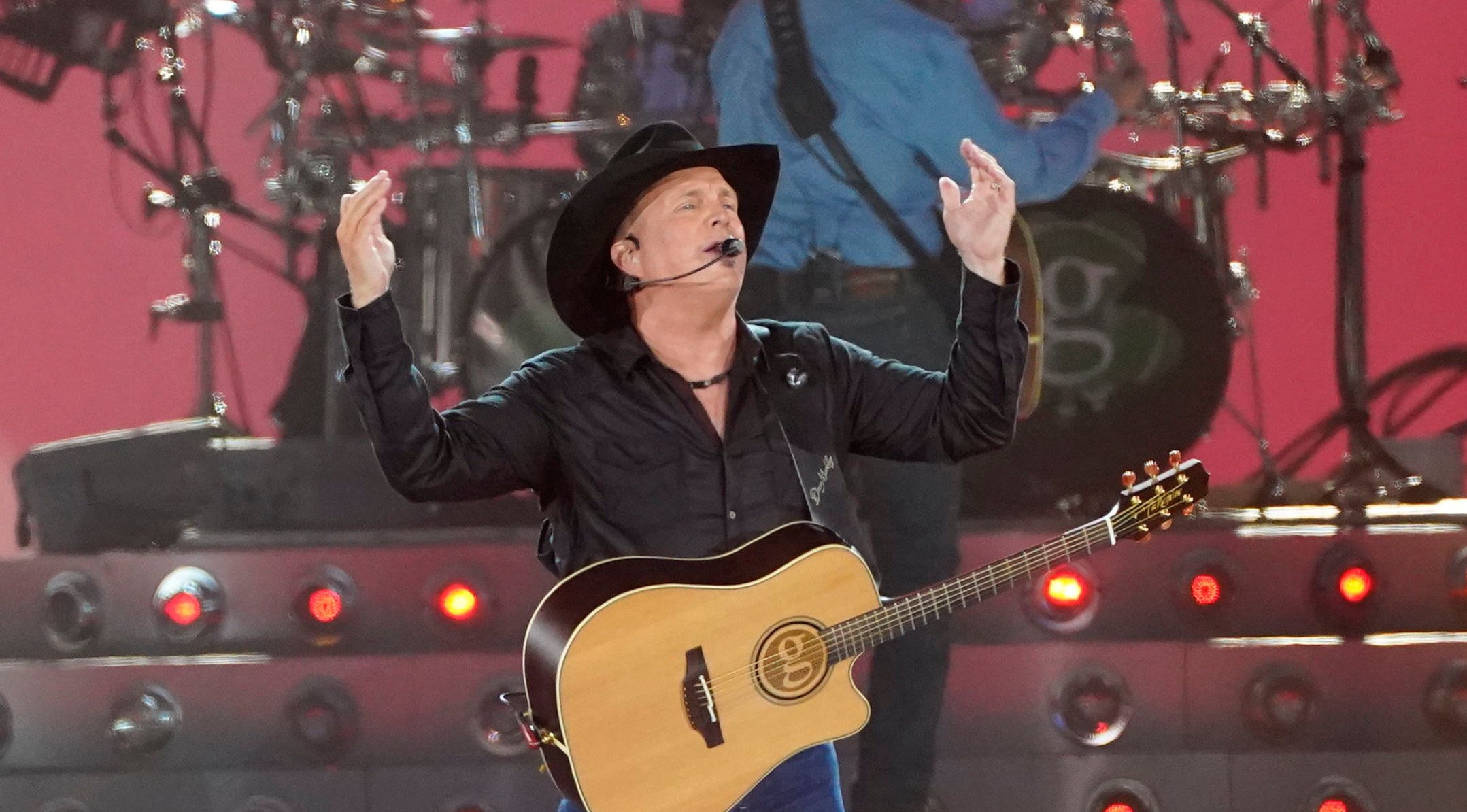 He's back! Garth Brooks announces new music, world tour