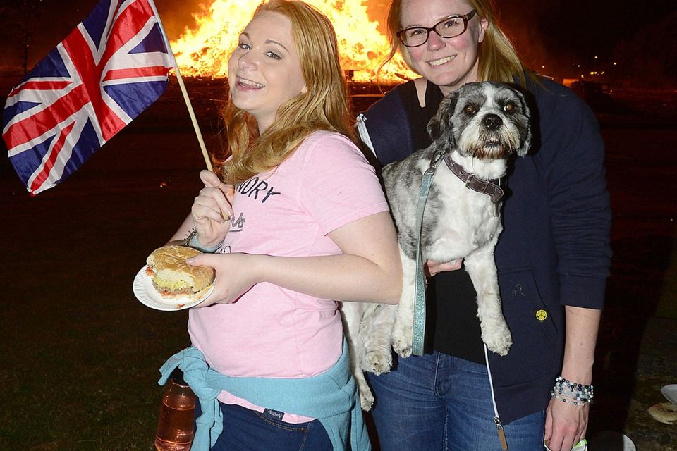 Pacemaker Press Belfast 11-07-2018:  People pictured enjoying the  Kilcooley bonfire in Bangor  Co Down, Northern Ireland. Bonfires are traditionally lit in many loyalist areas of Northern Ireland on the Eleventh Night - the eve of the Twelfth of July.
Picture By: Arthur Allison.