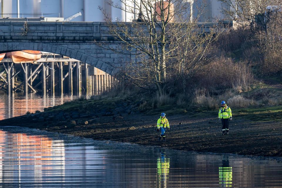 Police at the River Dee, near to the Queen Elizabeth Bridge, in Aberdeen (Michal Wachucik/PA)