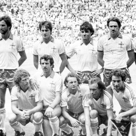 Mundial Style - Vintage Football - Northern Ireland Team at World Cup 1982:  Chris Nicholl, Norman Whiteside, Mal Donaghy, John McClelland, Billy  Hamilton. Pat Jennings, Jimmy Nicholl, Gerry Armstrong, David McCreery,  Sammy