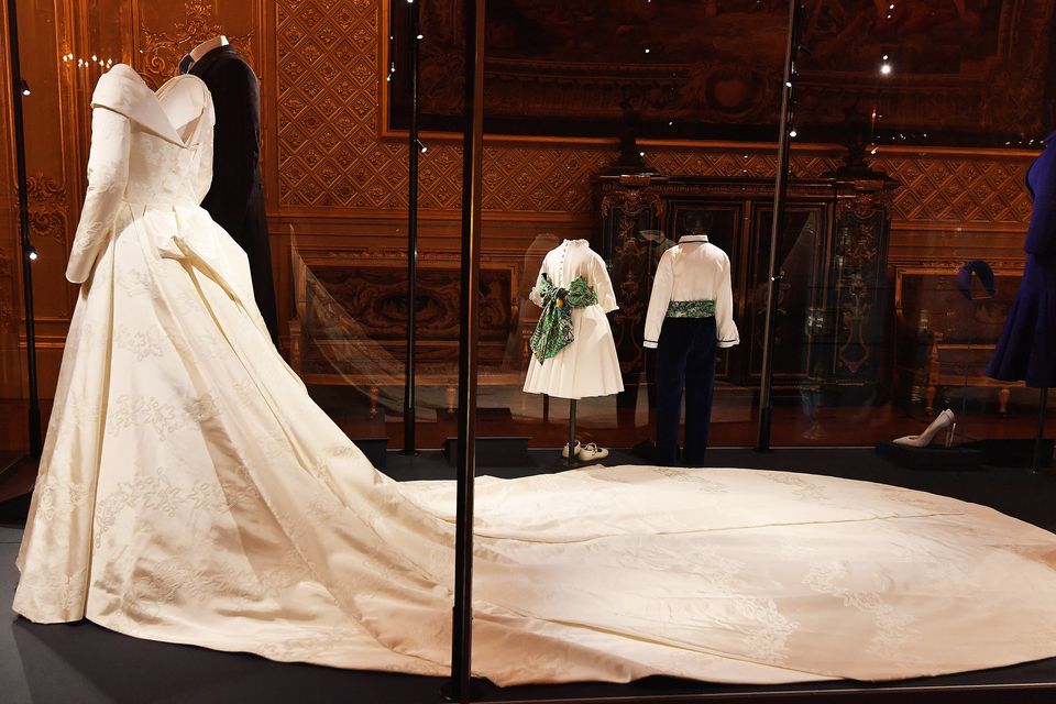 Princess eugenie wedding dress display hotsell