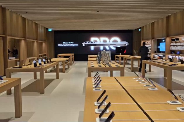 Inside Apple’s brand new and only store on the island of Ireland – complete with mixed reality space