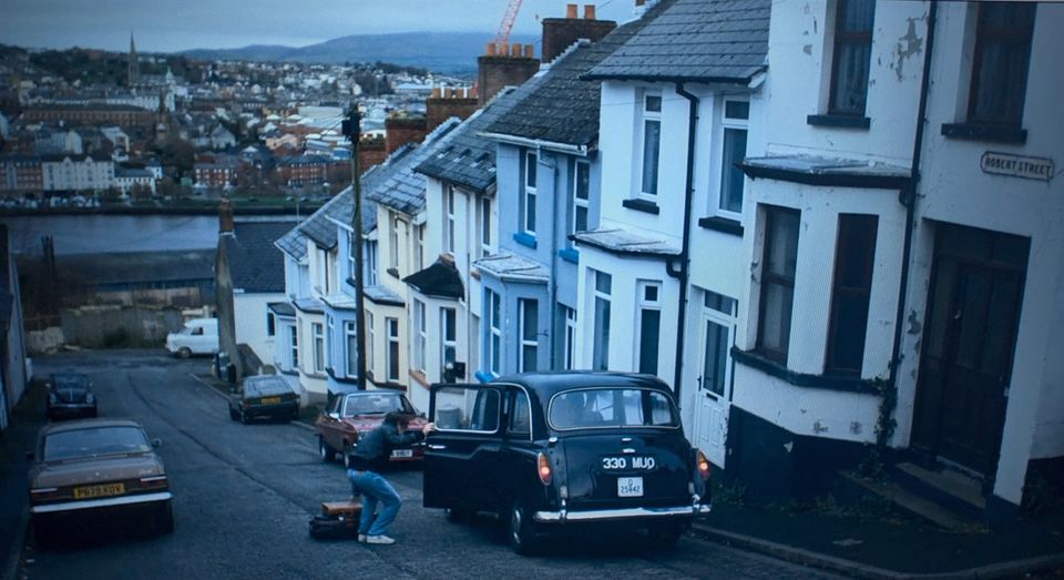 Senna and his wife move into their new home in the Waterside.