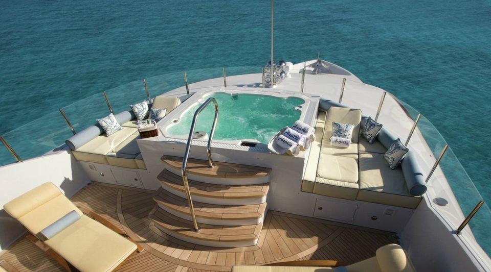 Inside the £25m yacht owned by Texas millionaire James Dicke (Credit: YachtCharterFleet)